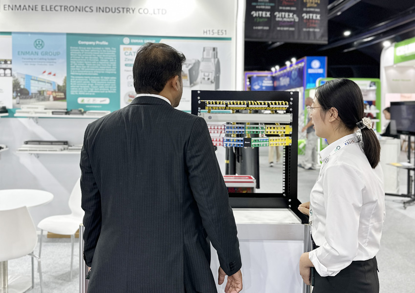 Rack mounted patch panel